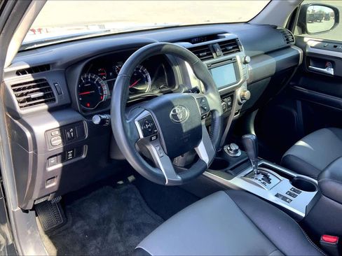 Used 2018 Toyota 4Runner SR5 Premium image 17