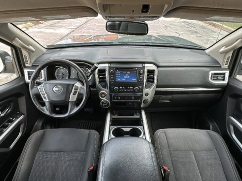 Used 2018 Nissan Titan SV w/ SV Convenience Package image 27