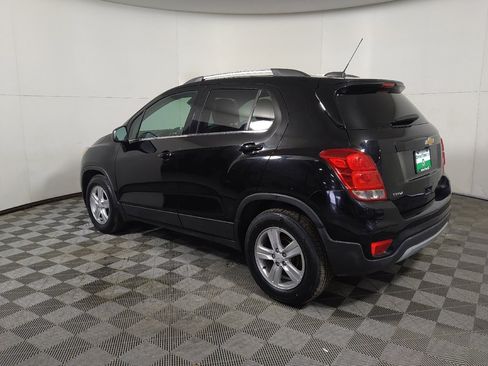 Used 2020 Chevrolet Trax LT w/ LT Convenience Package FWD image 3