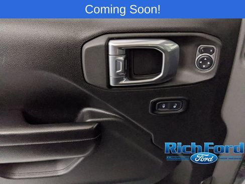 Used 2021 Jeep Gladiator Rubicon w/ Cold Weather Group image 21