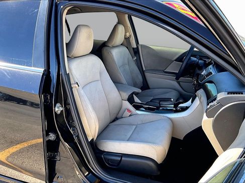 Used 2017 Honda Accord LX image 7