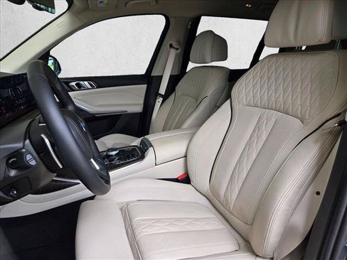 Used 2025 BMW X7 xDrive40i w/ Premium Package AWD/4WD image 11
