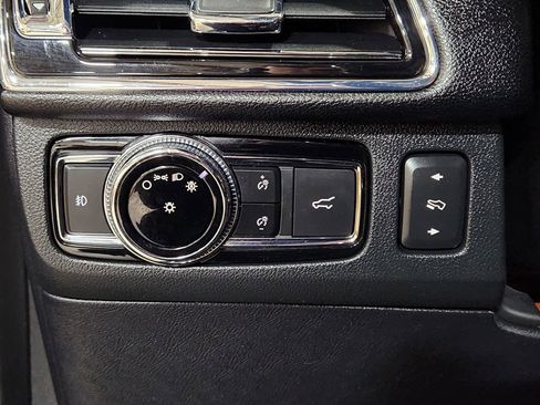 Used 2018 Lincoln Navigator Select w/ Technology Package image 40