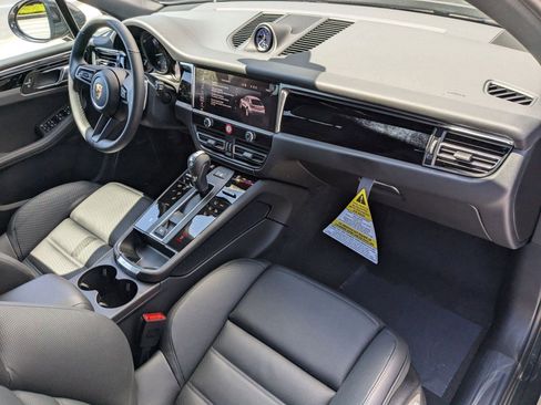 Certified 2025 Porsche Macan image 27
