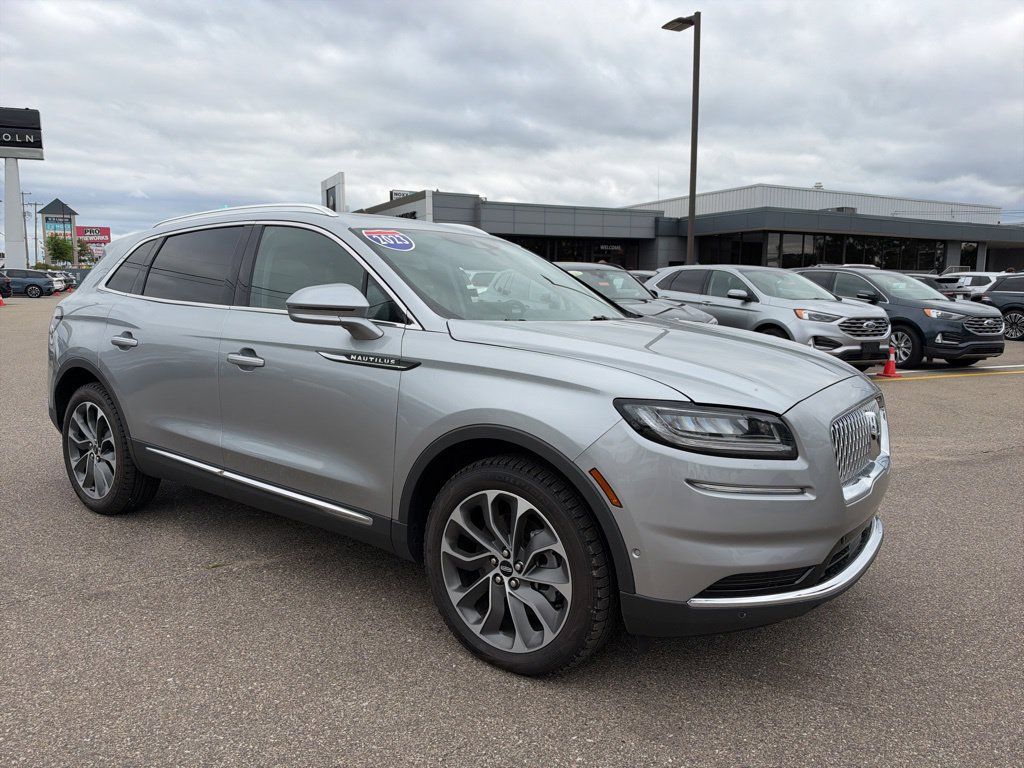 Used 2023 Lincoln Nautilus Reserve w/ Equipment Group 201A AWD/4WD image 7