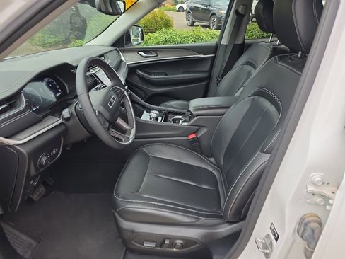 Used 2023 Jeep Grand Cherokee Limited image 13