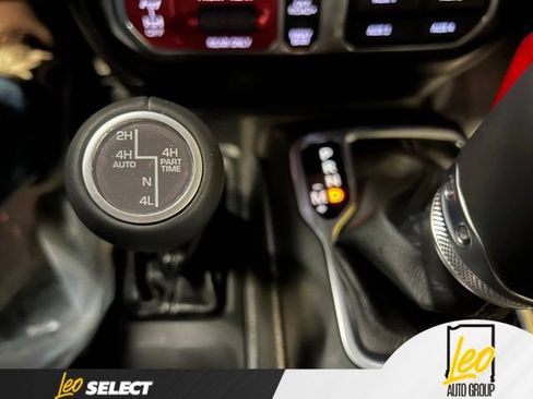 Used 2025 Jeep Gladiator Rubicon AWD/4WD image 14