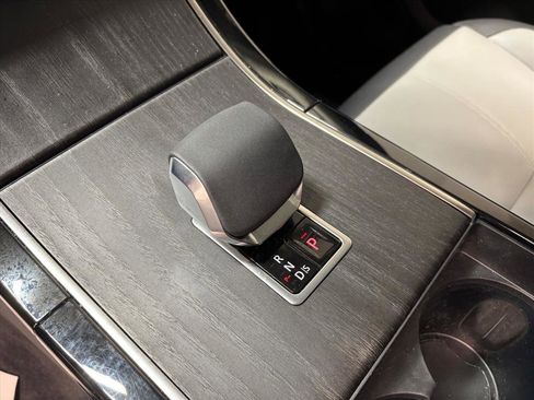 Used 2025 Land Rover Range Rover Velar Dynamic SE image 15