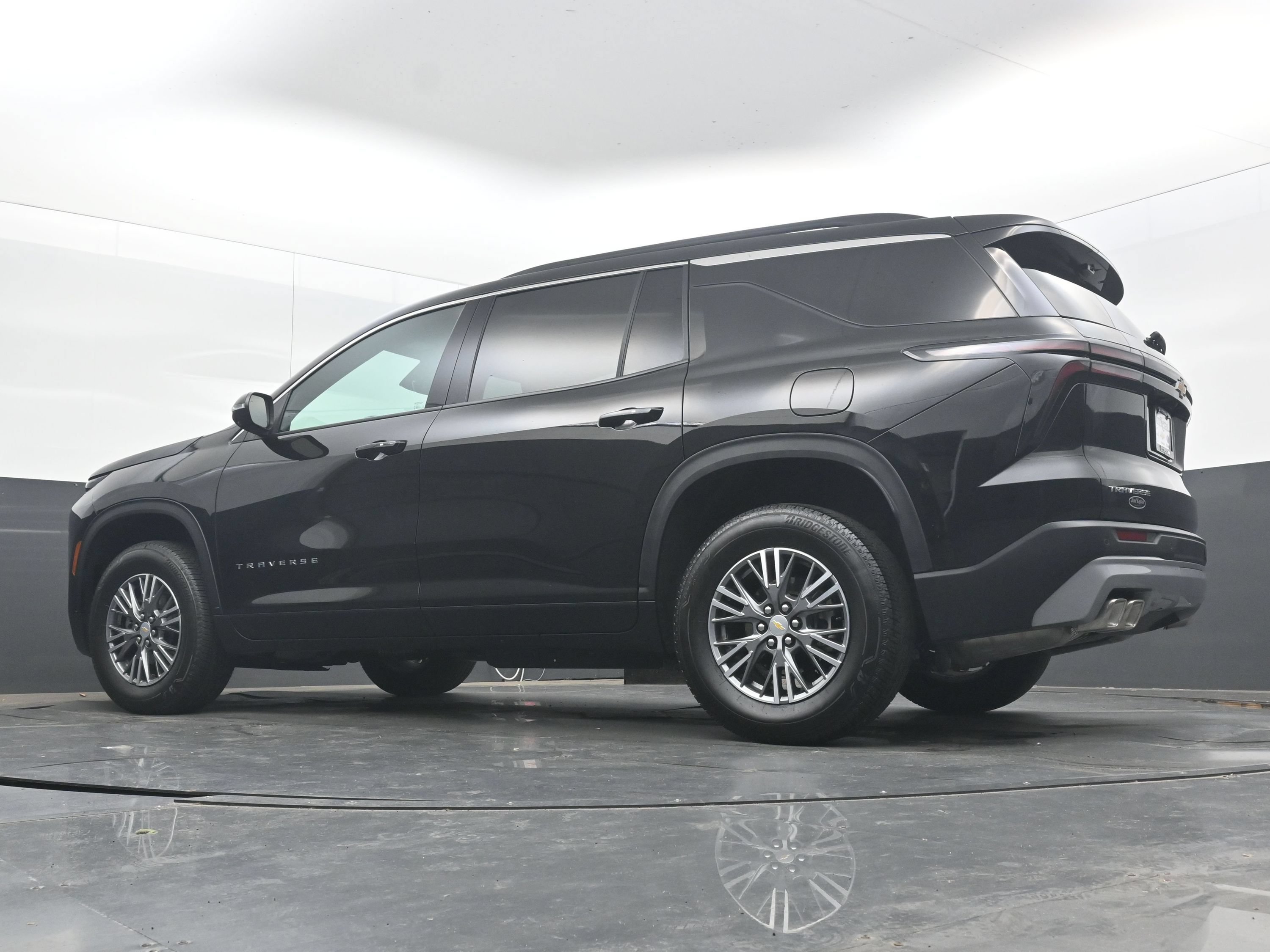 Used 2026 Chevrolet Traverse LT w/ Driver Confidence Package FWD image 28