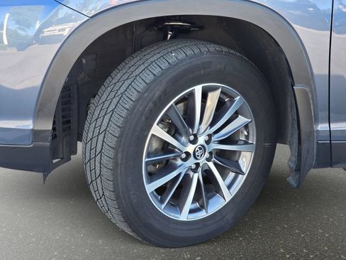 Used 2019 Toyota Highlander XLE AWD/4WD image 37