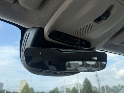 Used 2019 Volvo XC40 T5 Momentum image 25