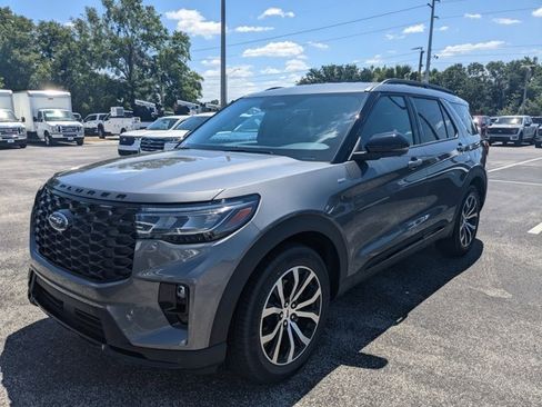 New 2025 Ford Explorer ST-Line image 9