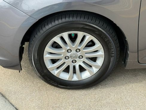 Used 2012 Toyota Sienna XLE image 42