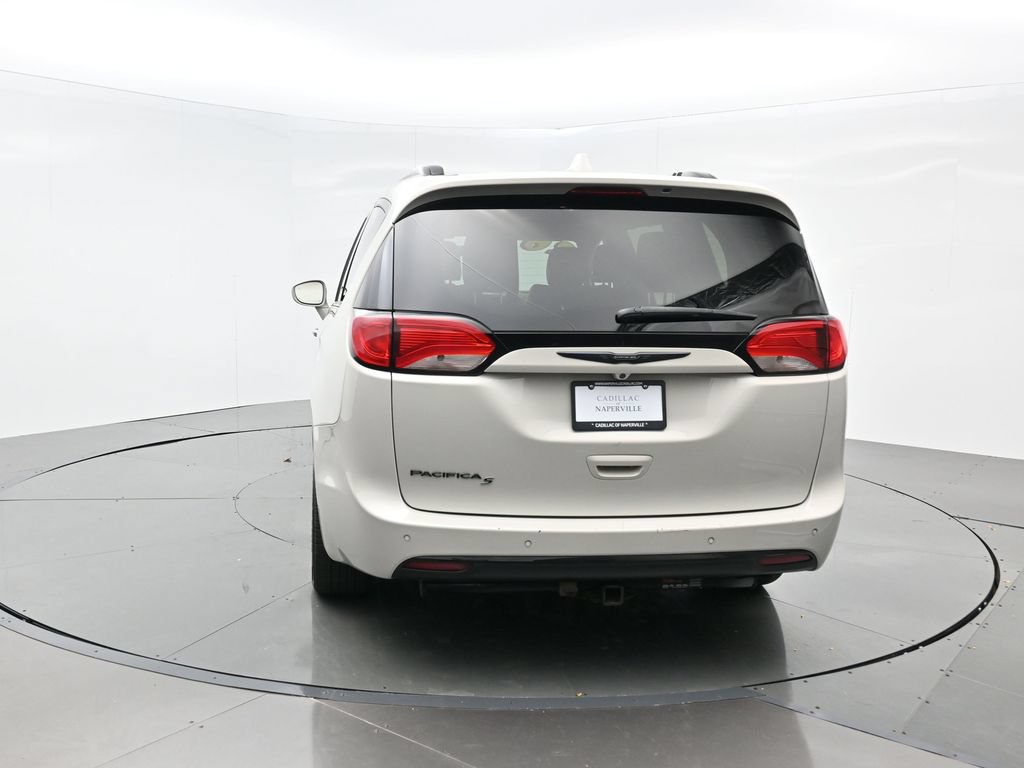 Used 2020 Chrysler Pacifica Touring-L w/ S Appearance Package FWD image 5
