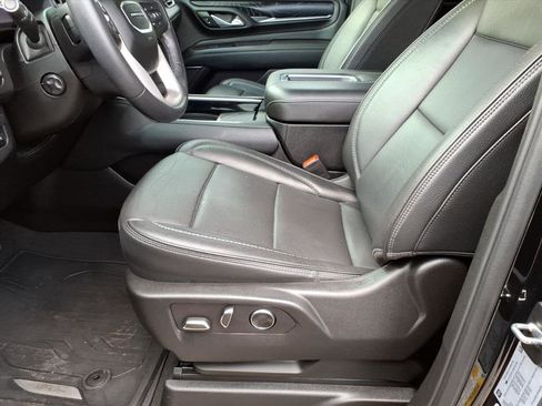 Used 2024 GMC Yukon Denali w/ Advanced Technology Package image 14