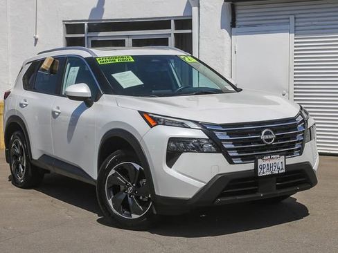 Used 2024 Nissan Rogue SV w/ SV Premium Package FWD image 2
