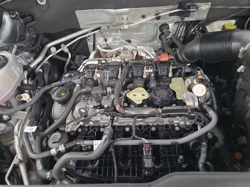 Used 2024 Volkswagen Atlas SE image 17