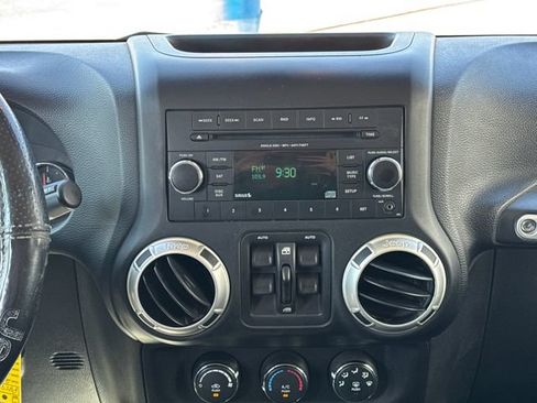 Used 2018 Jeep Wrangler Unlimited Sahara AWD/4WD image 22