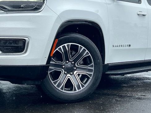 Used 2024 Jeep Wagoneer L Series II w/ Flexible Seating Group image 2