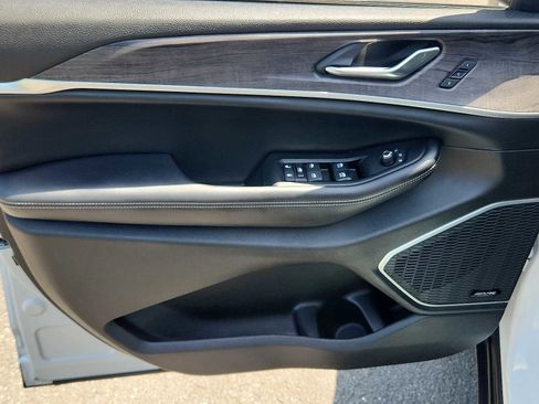 Used 2024 Jeep Grand Cherokee Limited 4xe image 12