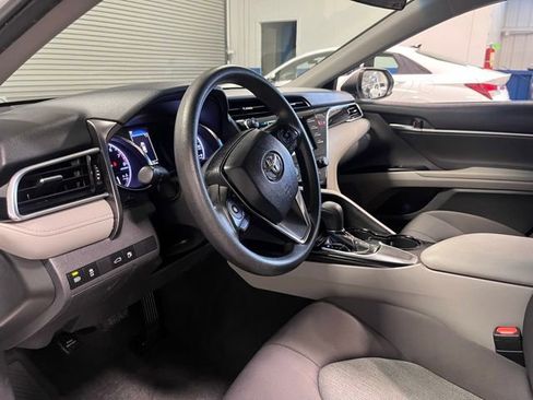Used 2018 Toyota Camry LE image 22