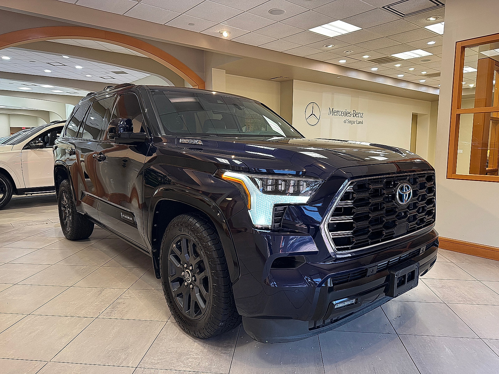 Used 2023 Toyota Sequoia Platinum AWD/4WD image 2