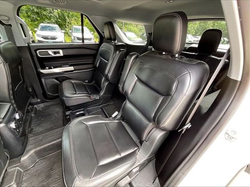 Used 2021 Ford Explorer XLT w/ Equipment Group 202A AWD/4WD image 14