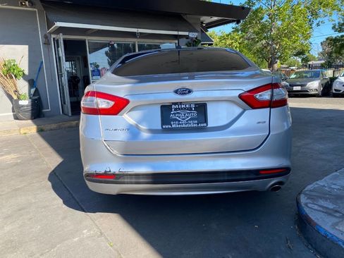 Used 2015 Ford Fusion SE FWD image 7