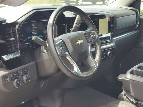 Certified 2024 Chevrolet Silverado 1500 LT AWD/4WD image 8
