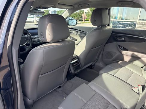 Used 2018 Chevrolet Impala LT FWD image 35