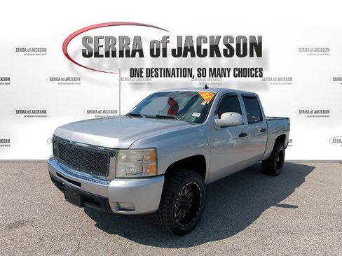 Used 2011 Chevrolet Silverado 1500 LT w/ All-Star Edition AWD/4WD image 4