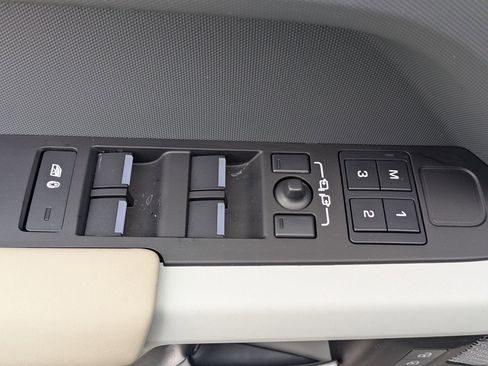 Certified 2024 Land Rover Defender 110 S image 22