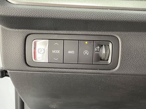 Used 2026 Chevrolet Traverse LT w/ Sun and Wheel Package AWD/4WD image 17