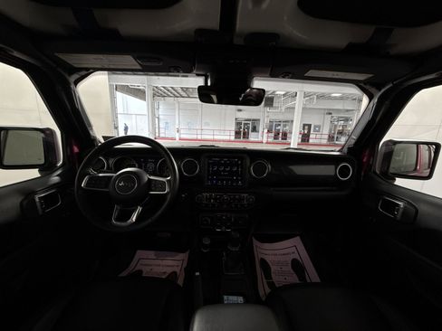 Used 2022 Jeep Wrangler Unlimited Sahara image 23
