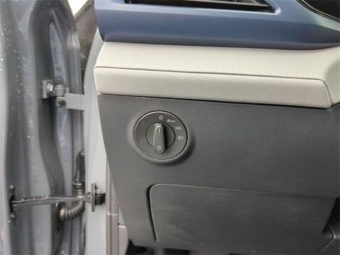 New 2024 Volkswagen Taos SE image 16