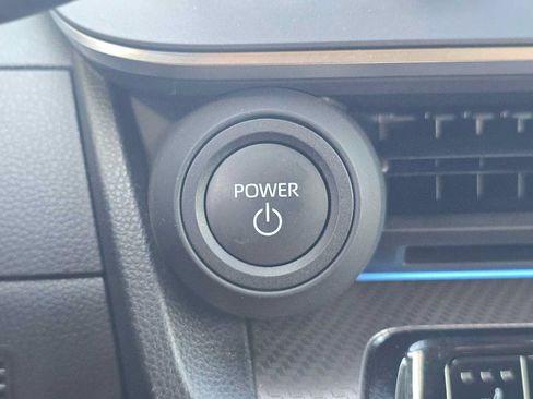 Used 2025 Toyota Prius XLE FWD image 31