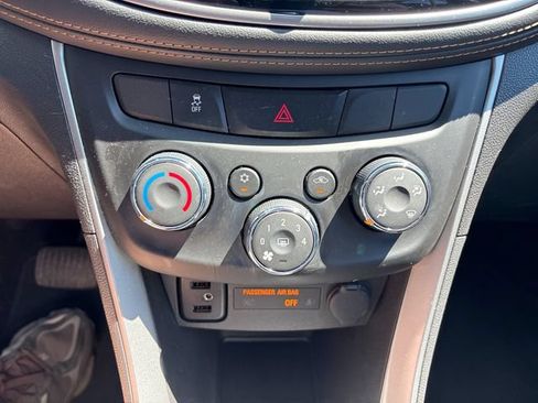 Used 2019 Chevrolet Trax LT w/ LT Convenience Package FWD image 19