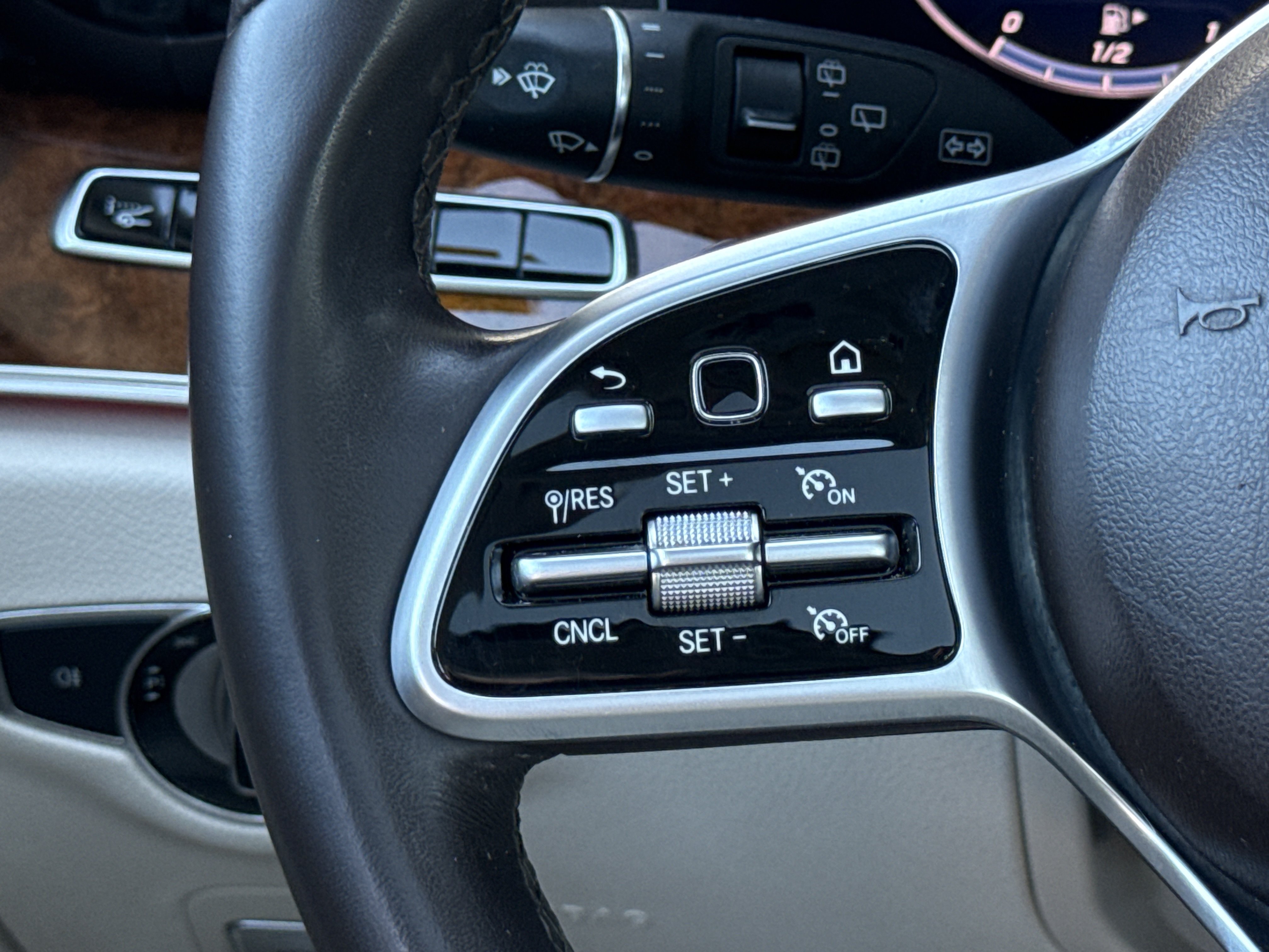 Certified 2020 Mercedes-Benz E 450 4MATIC Wagon image 33