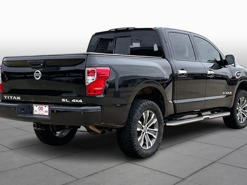 Used 2017 Nissan Titan SL image 11