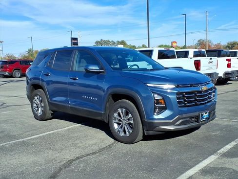 Used 2025 Chevrolet Equinox LT image 3
