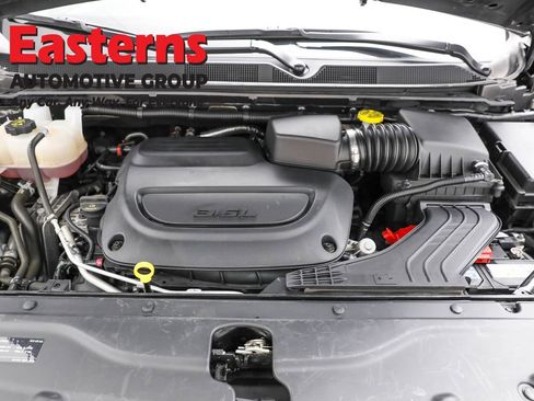 Used 2023 Chrysler Voyager LX image 7