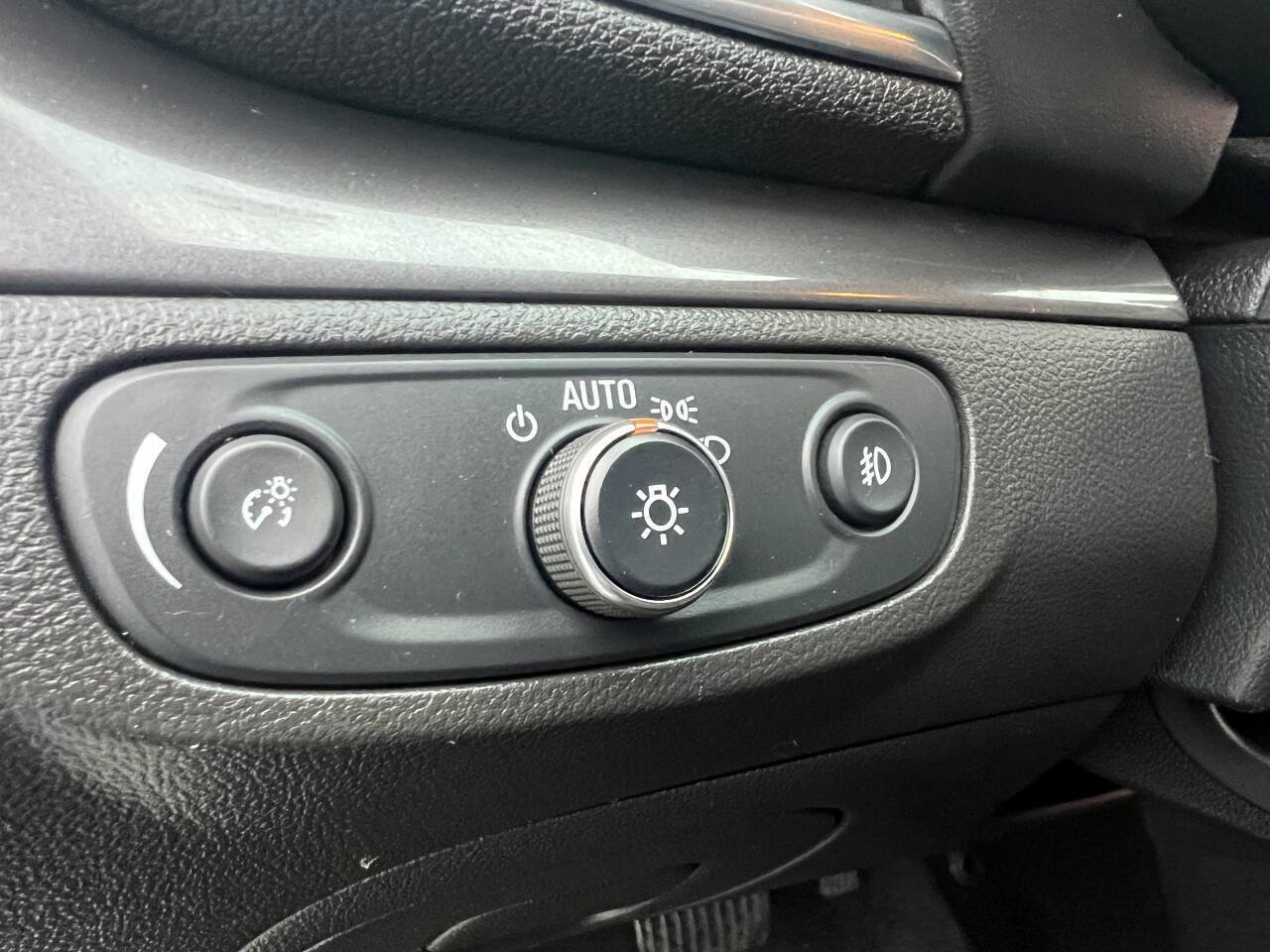 Used 2018 Buick Encore Essence AWD/4WD image 14