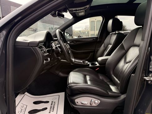 Used 2022 Porsche Macan AWD/4WD image 44