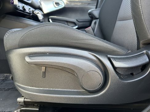 Certified 2025 Kia Soul LX w/ LX Technology Package FWD image 20