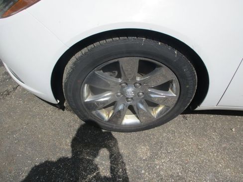 Used 2013 Buick Regal Premium FWD image 4