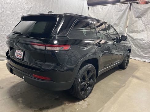 Used 2023 Jeep Grand Cherokee Limited w/ Black Appearance Package image 5