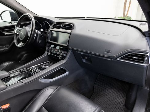 Used 2020 Jaguar F-PACE S AWD/4WD image 13