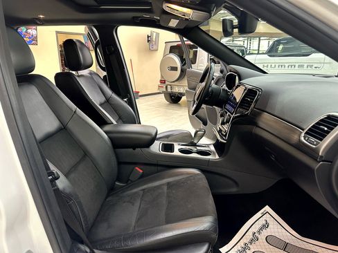 Used 2019 Jeep Grand Cherokee Altitude image 45