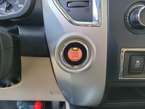 Used 2017 Nissan Titan SV image 28