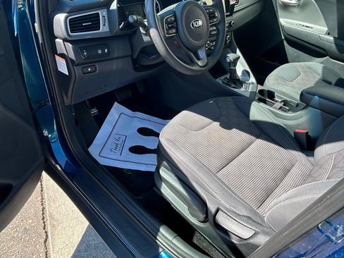 Used 2019 Kia Niro LX FWD image 10
